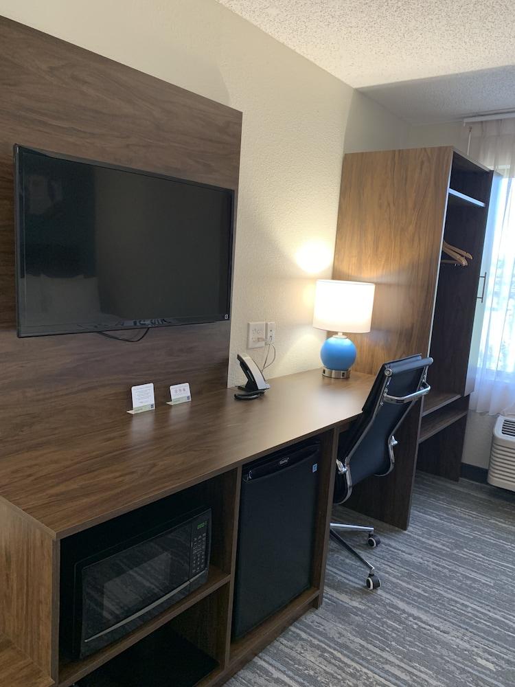 Chesapeake Inn And Suites Lexington Park Patuxent River Naval Air Station カリフォルニア エクステリア 写真
