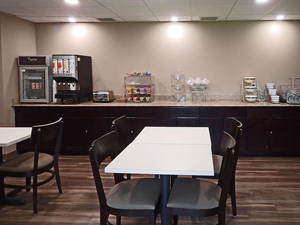 Chesapeake Inn And Suites Lexington Park Patuxent River Naval Air Station カリフォルニア エクステリア 写真