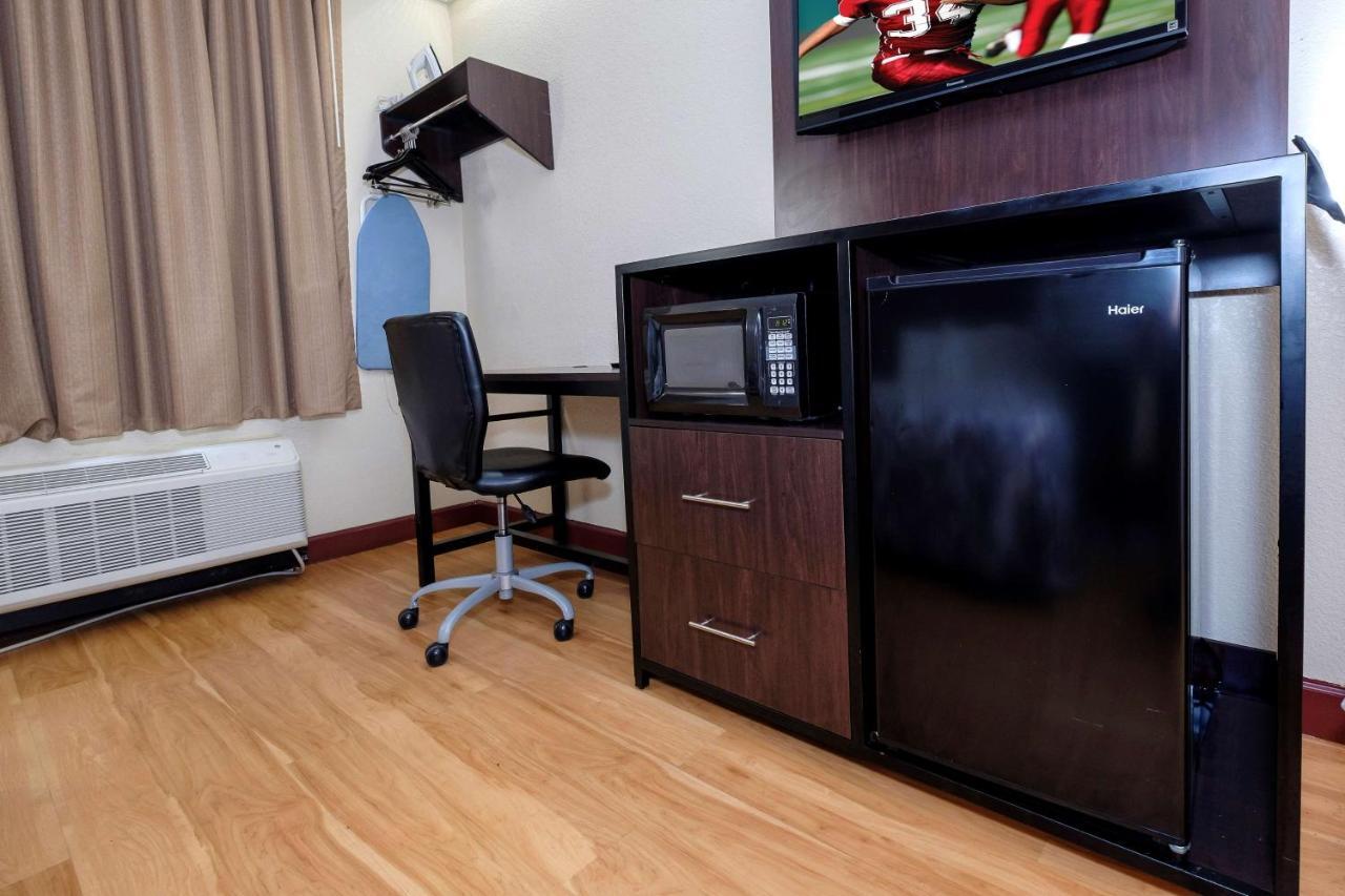 Chesapeake Inn And Suites Lexington Park Patuxent River Naval Air Station カリフォルニア エクステリア 写真