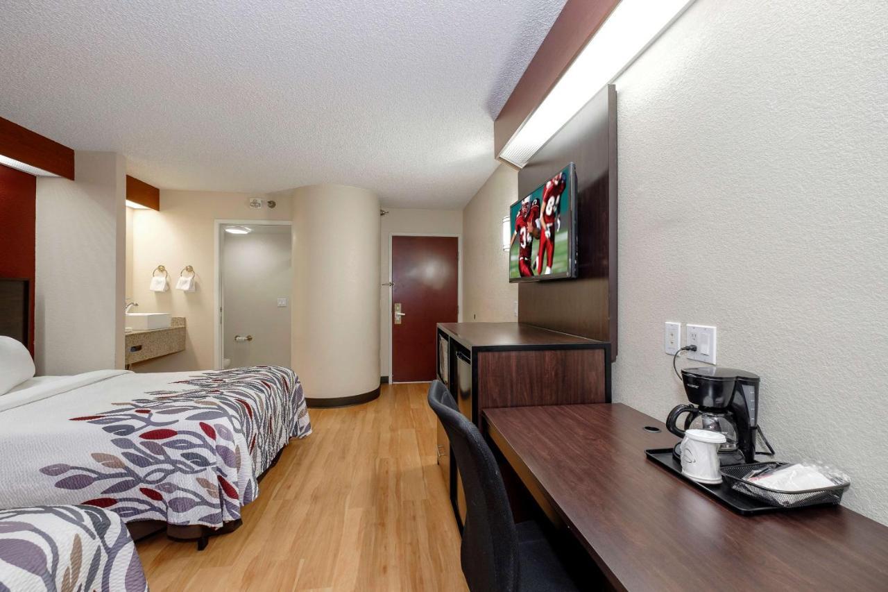 Chesapeake Inn And Suites Lexington Park Patuxent River Naval Air Station カリフォルニア エクステリア 写真
