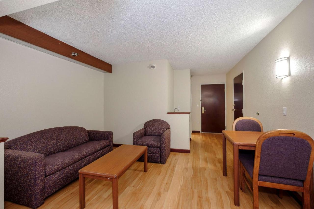 Chesapeake Inn And Suites Lexington Park Patuxent River Naval Air Station カリフォルニア エクステリア 写真