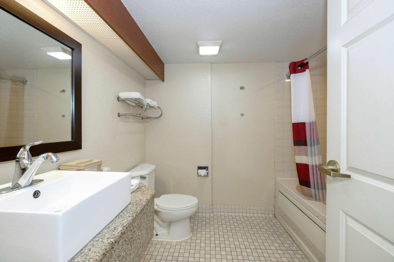 Chesapeake Inn And Suites Lexington Park Patuxent River Naval Air Station カリフォルニア エクステリア 写真