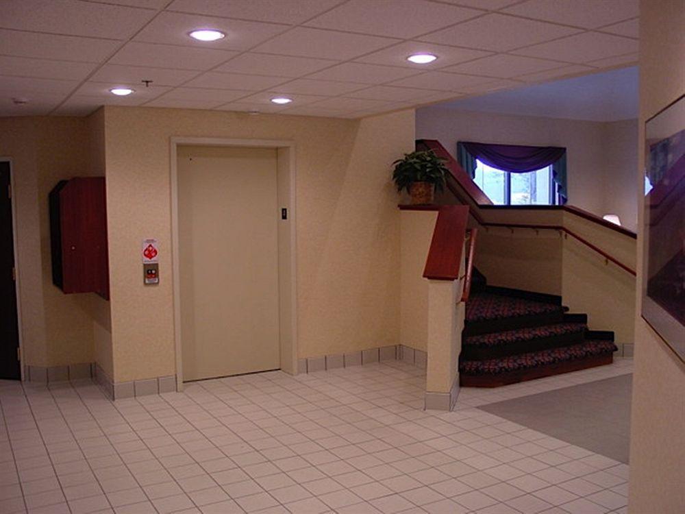 Chesapeake Inn And Suites Lexington Park Patuxent River Naval Air Station カリフォルニア エクステリア 写真