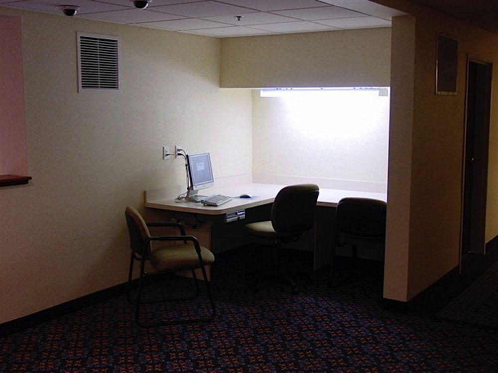 Chesapeake Inn And Suites Lexington Park Patuxent River Naval Air Station カリフォルニア エクステリア 写真