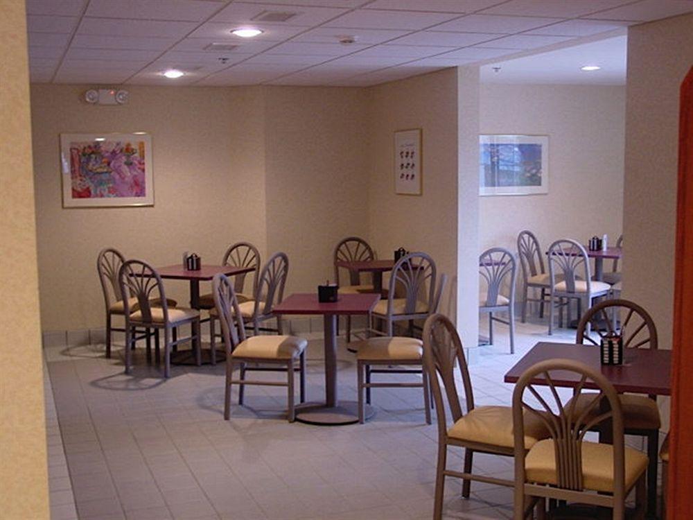 Chesapeake Inn And Suites Lexington Park Patuxent River Naval Air Station カリフォルニア エクステリア 写真
